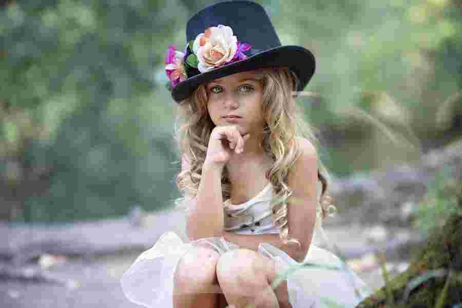 Fillette chapeau